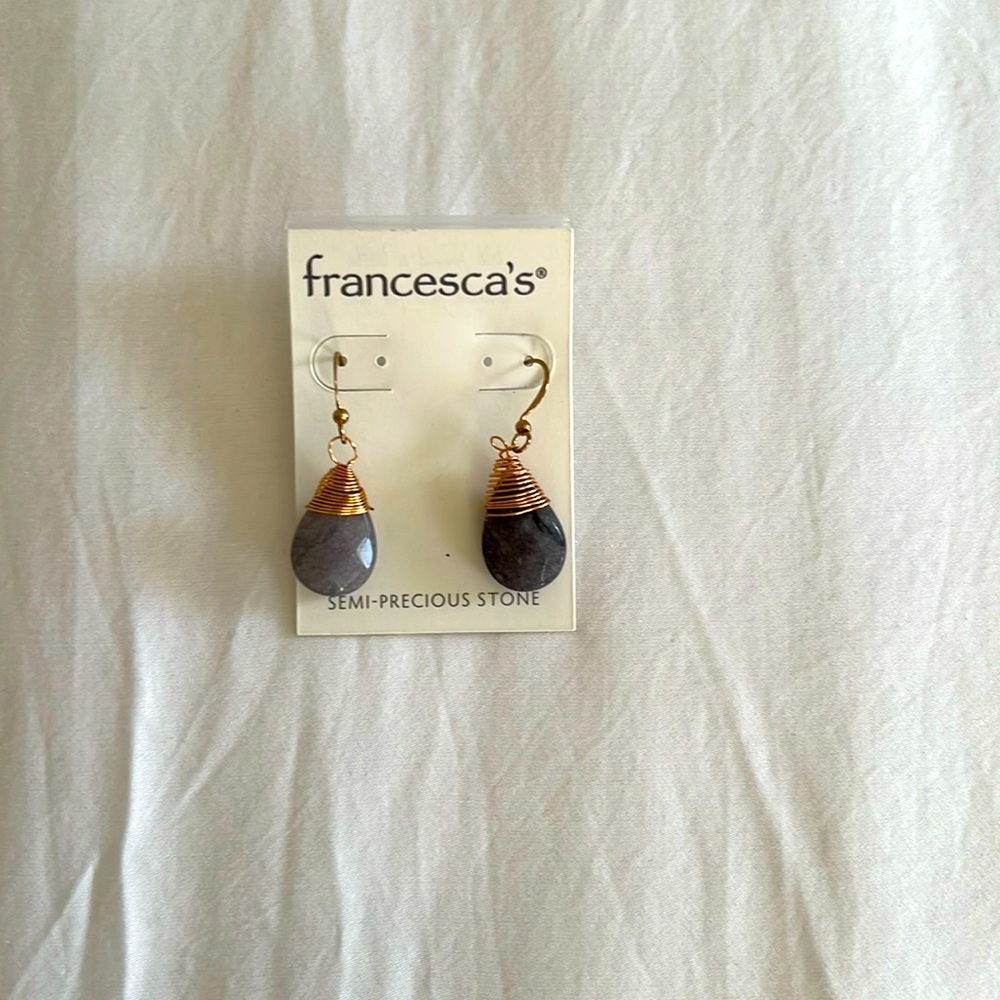 NWT Francesca’s dangling gray and gold earrings